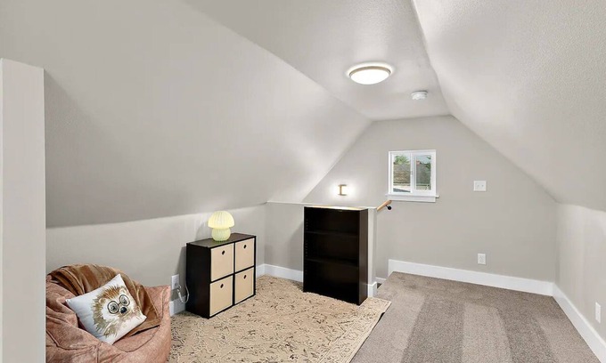 Puyallup House | Cozy Cottage With Loft