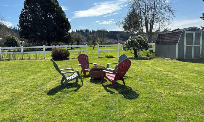 Forks House | Cozy countryside getaway in downtown Forks, Washington.