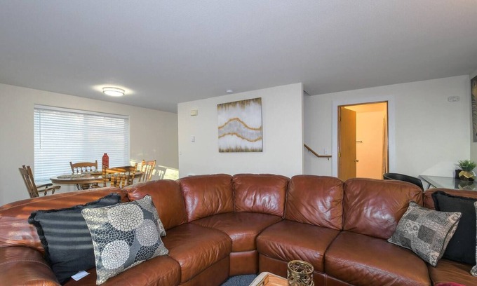 Vancouver House | Cozy Couve Apartment Close to Everything!