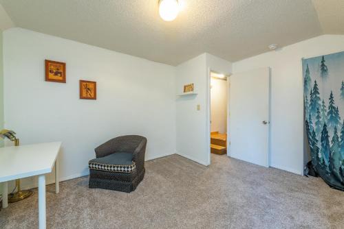 Vein Mountain House | Cozy Cove Cabin Pet Friendly & Creek Access