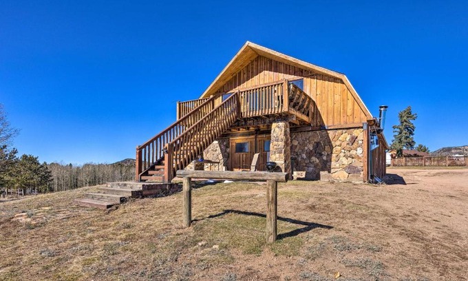 Victor House | Cozy Cripple Creek Cabin with Mountain Views!
