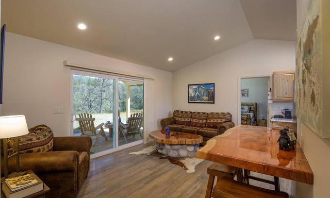 Mariposa House | Cozy Cub Cabin, brand new home near Yosemite