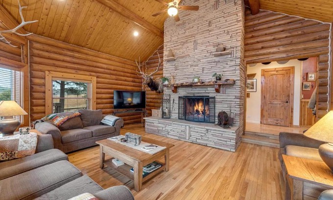 Williams House | Cozy Custom Cabin In The Pines-Williams AZ