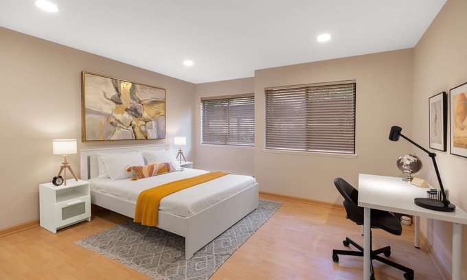 Northwest Bellevue Condo | Cozy Downtown 2BD Bellevue Condo Free Parking