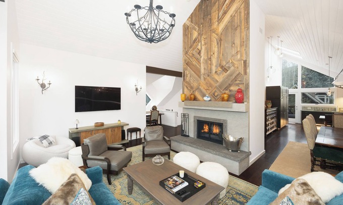 West End House | Cozy Duplex in Aspen, 4-bedroom - Close to Town!