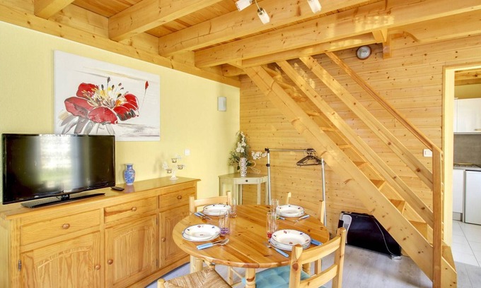 Cauterets Apartment | Cozy Duplex Studio with Shared Outdoor Space in Central Cauterets, Near Ski Lifts