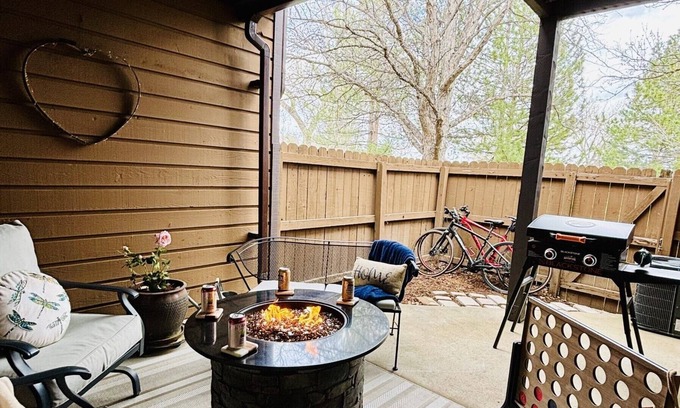 Gunbarrel Condo | Cozy-Elegant Condo in N. Boulder, by the amazing FlatIrons, Long Term stays.