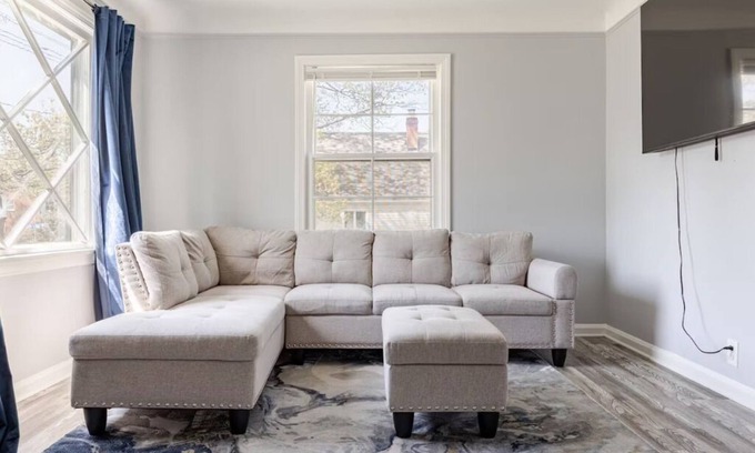 Euclid House | Cozy Euclid Home Near Lakefront