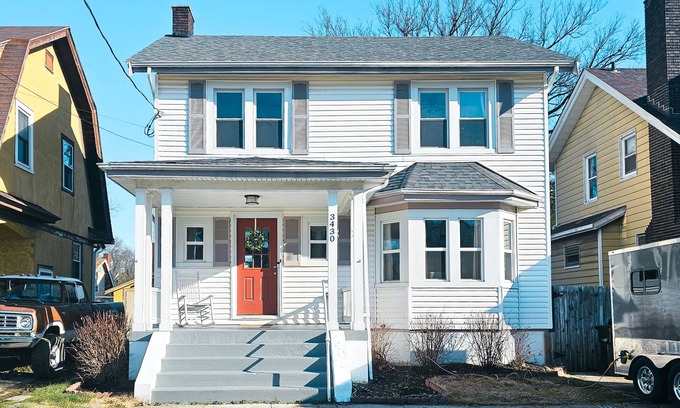 Cincinnati House | Cozy Family & Dog-Friendly 3 Bedroom with Fenced-In Yard, Close to Downtown