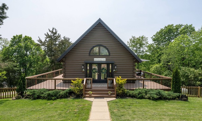 Williamstown Cabin | Cozy, family friendly country Side Cabin 15 Min to the Ark Encounter w/fire pit