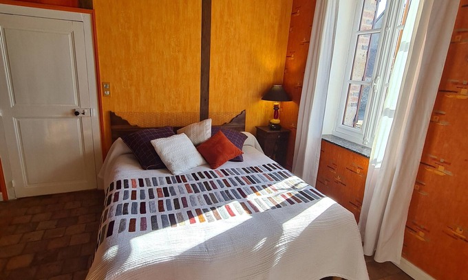 Bonnee Bed & Breakfast | Cozy farm room with terrace, parking, and summer kitchen