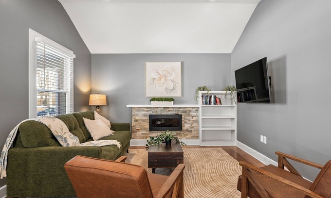 Fountain Square House | Cozy Fountain Square Getaway!