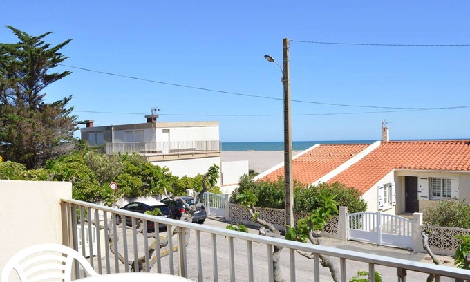 Fleury Apartment | Cozy 2-Bedroom Beachside Apartment with Balcony - Walk to Shops & Beach