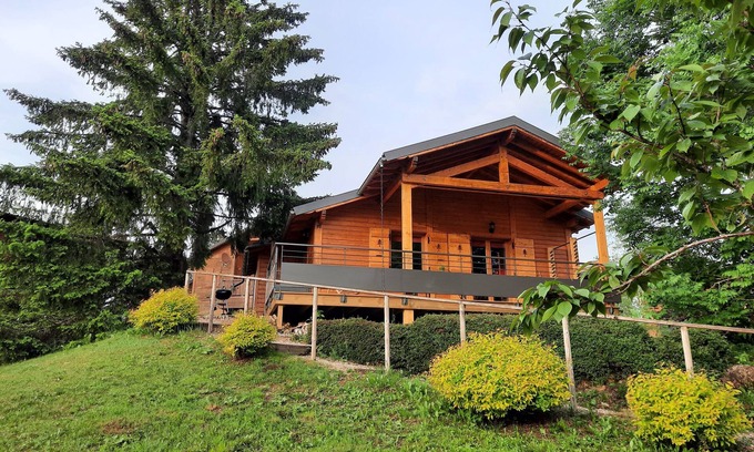 Saint-Laurent-en-Grandvaux Ski Chalet | Cozy chalet Haut-Jura - Swimming pool on the estate - Terrace with open view
