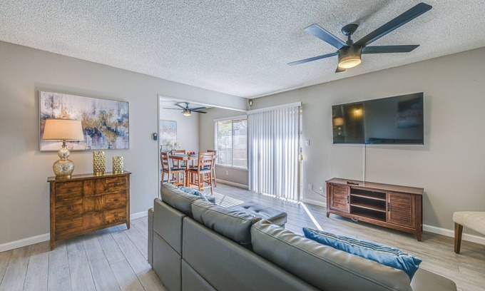 Fresno Apartment | Cozy Fresno Condo w/Balcony & Pool Access