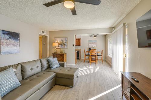 Fresno Apartment | Cozy Fresno Condo with Balcony and Pool Access