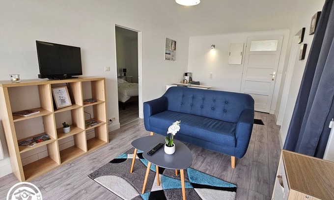 Saint-Michel-en-l'Herm Cottage | Cozy Gîte for Two with Terrace, Near Beaches and Marais Poitevin