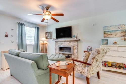 Goose Creek House | Cozy Goose Creek Escape with Patio and Grill