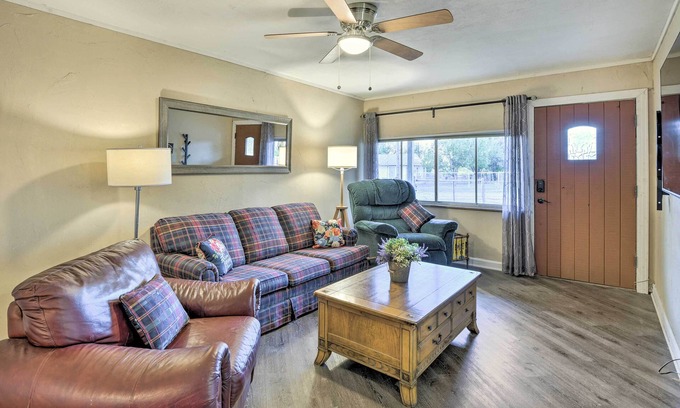 Graham House | Cozy Graham Retreat ~ 3 Mi to Lake Eddleman!