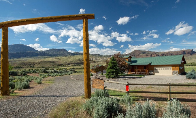 Cody Cabin | Cozy Guest House on the Road to Yellowstone