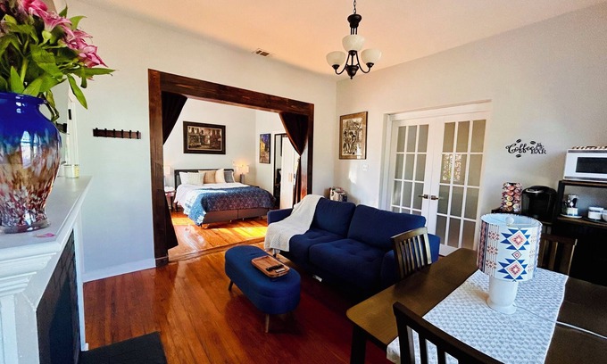 Downtown San Antonio Apartment | Cozy guesthouse/studio in downtown San Antonio close to major city attractions!
