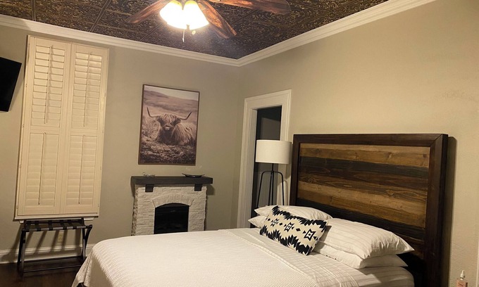 Sulphur Springs House | Cozy Historic Carriage apt. Steps from dining /boutiques/entertainment!