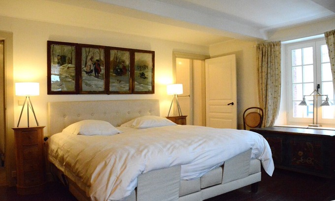 Gembes House | Cozy Holiday Home in Bièvre with Pond