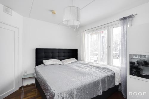Espoo Centre Apartment | Cozy Holiday Home with Outside Jacuzzi, Sauna and Breakfast