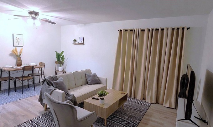 College Station Apartment | Cozy Home Away from Home: Modern Apartment in the Heart of Aggieland