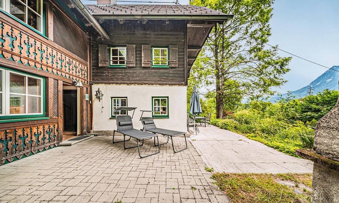 Bad Goisern House | Cozy home in Bad Goisern with kitchen
