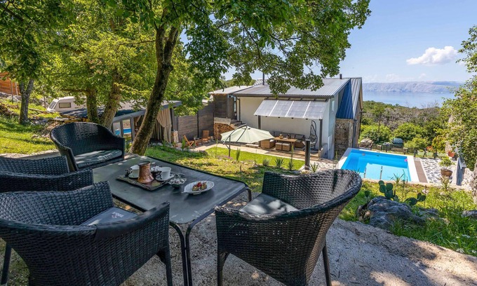 Ledenice House | Cozy home in Bater with house sea view