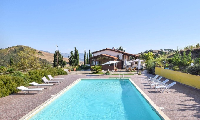 Caccamo House | Cozy home in Caccamo with kitchenette
