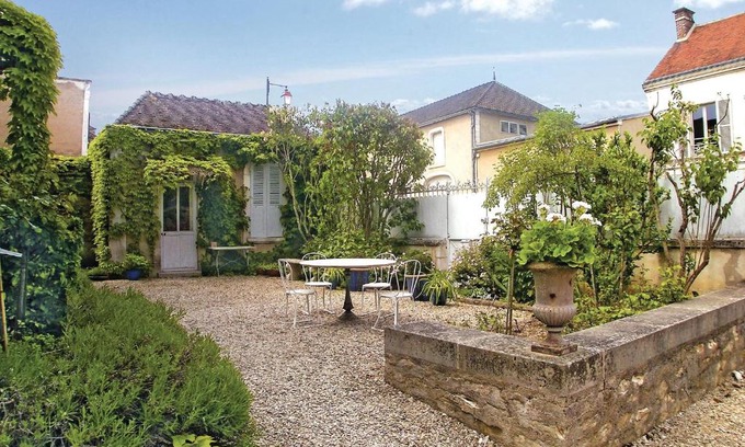 Chablis House | Cozy Home In Chablis With Wifi