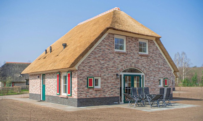 Linde House | Cozy home in Den Ham with kitchen