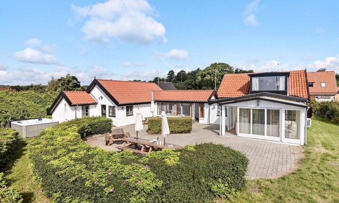 Lyngsbæk Strand House | Cozy home in Ebeltoft with WiFi