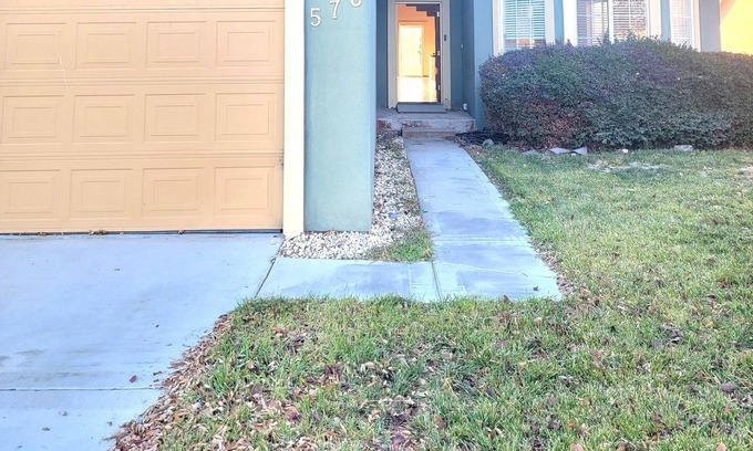 Fernley House | Cozy home in Fernley