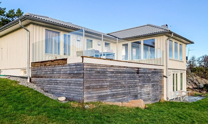 Fjallbacka House | Cozy home in Fjällbacka with kitchen