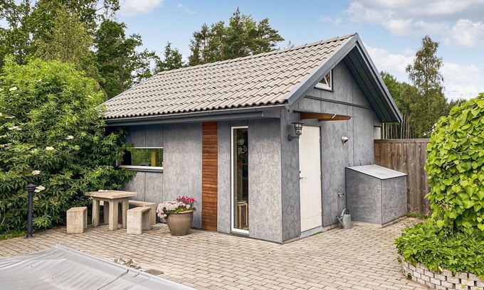 Kolboda House | Cozy home in Hagby with kitchen