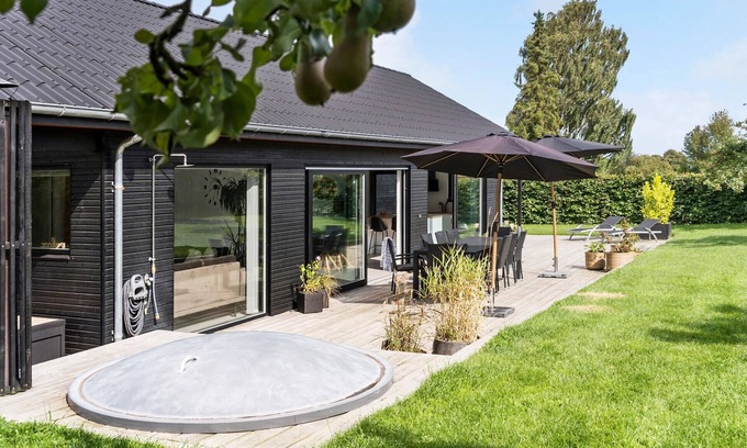 Hejlsminde Strand House | Cozy home in Hejls with sauna