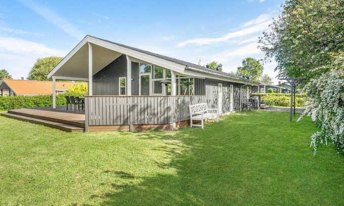 Pøt Strandby House | Cozy home in Juelsminde with WiFi