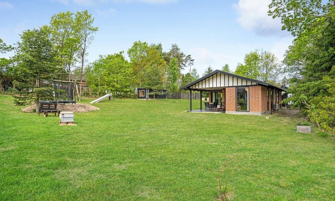Skødshoved Strand House | Cozy home in Knebel with WiFi