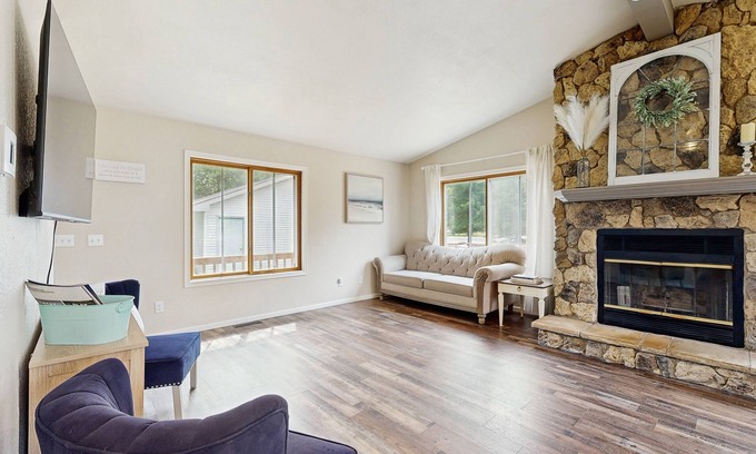 Nekoosa House | Cozy Home in Lake Arrowhead w/shared amenities such as pools, tennis, & golf