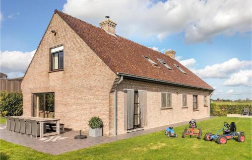 Reninge House | Cozy Home In Lo-Reninge With Wifi
