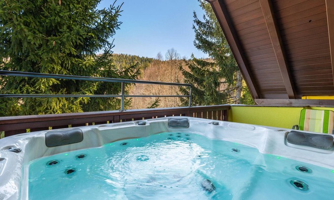 Lokve House | Cozy home in Lokve with jacuzzi