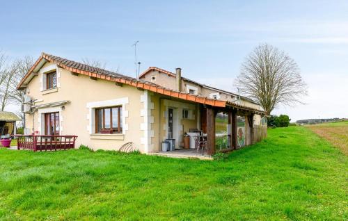 Scorbe-Clairvaux House | Cozy Home In Scorbé-Clairvaux With Wifi
