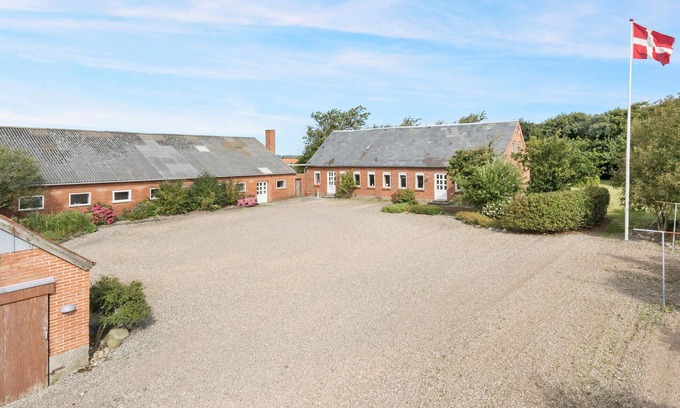 Hvidbjerg House | Cozy home in Thyholm with kitchen