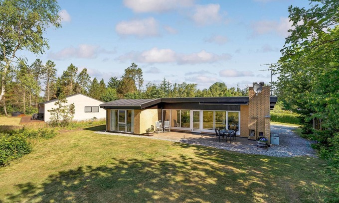 Amtoft House | Cozy home in Vesløs with house sea view