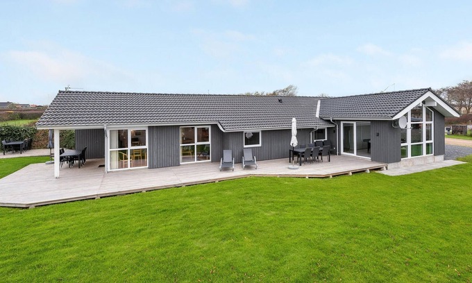 Vinderup House | Cozy home in Vinderup with kitchen