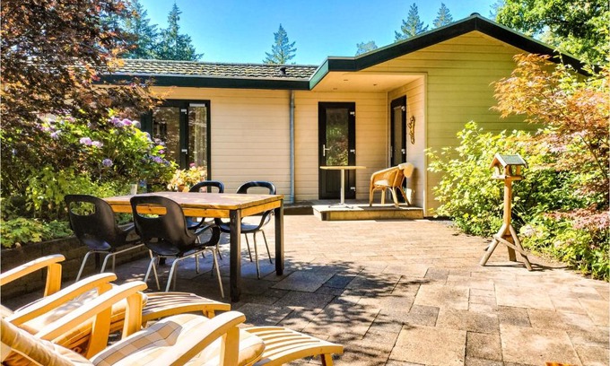 Vorden House | Cozy Home In Vorden With Kitchen