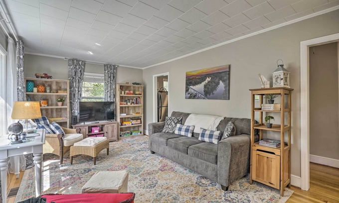 Chapel Hill House | Cozy Home Near Downtown Chapel Hill w/Deck!